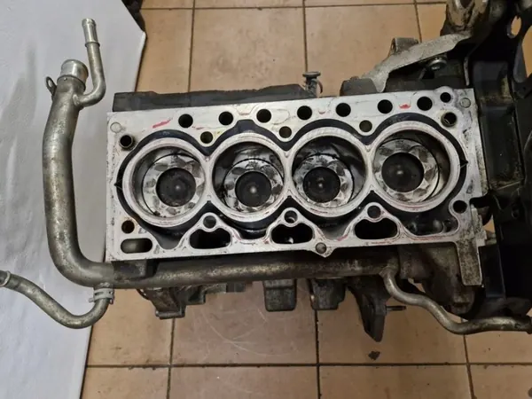 Volvo D4204T8 31430772 motorblock nedre del image 8
