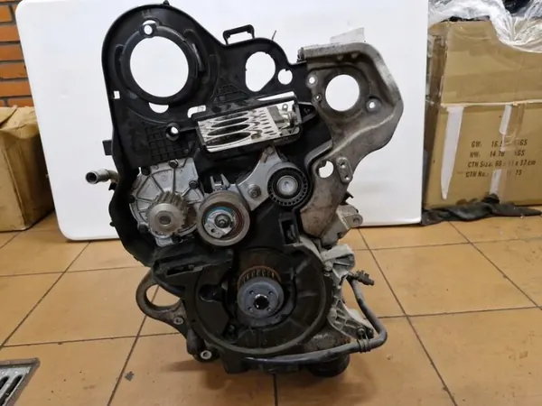 Volvo D4204T8 31430772 motorblock nedre del image 9