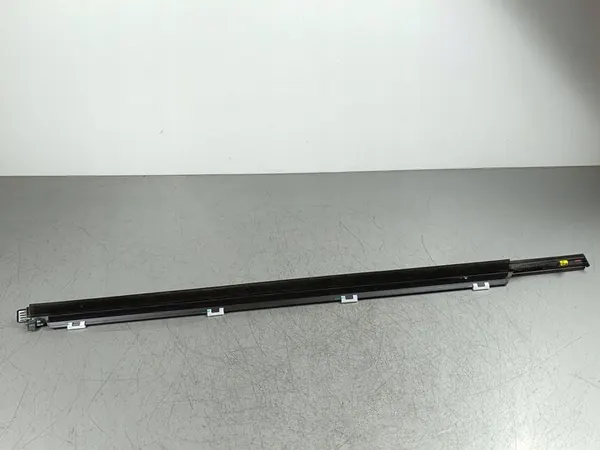 2025 Hyundai Santa Fe V MX5 Garniture de vitre arrière OEM FOB55726 image 4