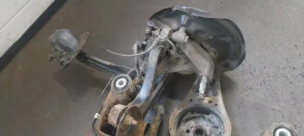 Travesaño suspensión trasera SEDAN para VW Passat B6 image 3