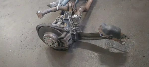 Travesaño suspensión trasera SEDAN para VW Passat B6 image 4