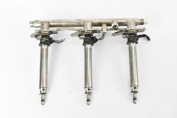 Rampe de carburant A2760781345 Mercedes W205 W253 W213 W222 3.0 V6 image 2