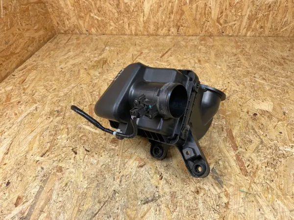 Mazda Luftfilterhus OEM HF2J133AY Begagnad image 3