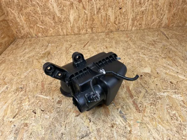 Mazda Luftfilterhus OEM HF2J133AY Begagnad image 5