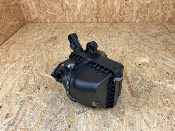 Mazda Luftfilterhus OEM HF2J133AY Begagnad image 6