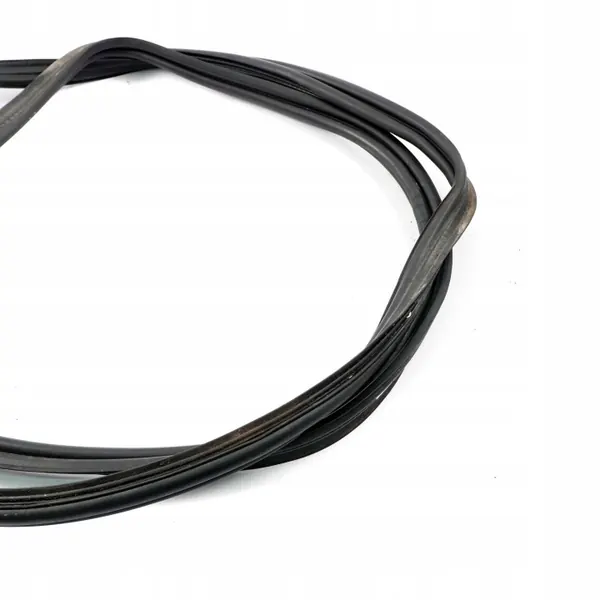 Joint de coffre Mercedes W204 OEM A2047500298 - Occasion image 3