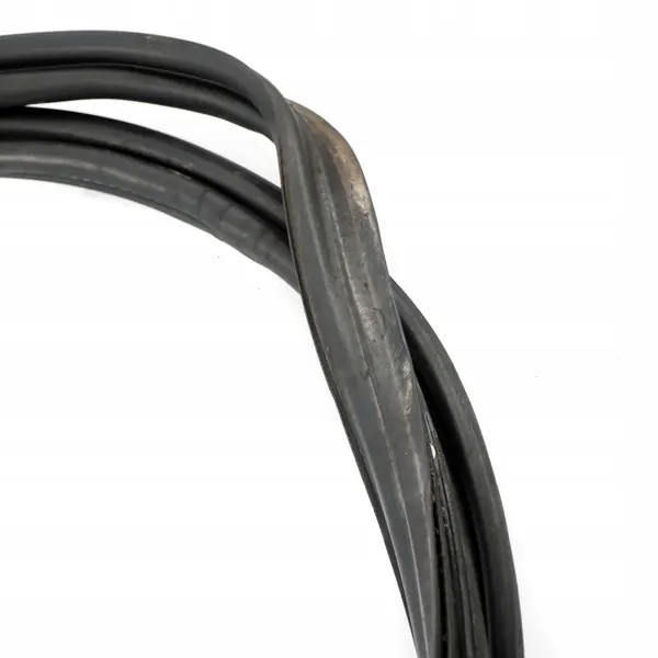 Joint de coffre Mercedes W204 OEM A2047500298 - Occasion image 7