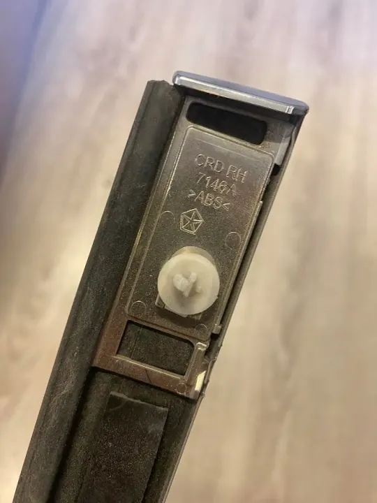 OEM 7146A Framdörrslist - Begagnad Ford OE del image 3