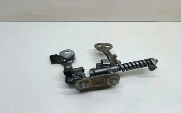 BMW E91 Rechte Heckklappenscharnier OEM 7119042 image 2