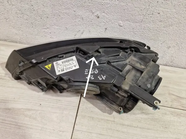 FARO XENÓN DERECHO AUDI A3 8P LIFT image 9