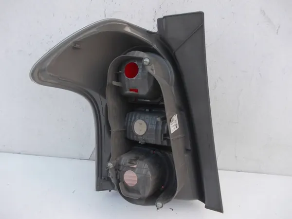 Luz trasera derecha Toyota Corolla Verso II 13124SA image 6