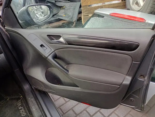 VW Golf VI Oikea Sivulista OEM MM-2402-53 image 3