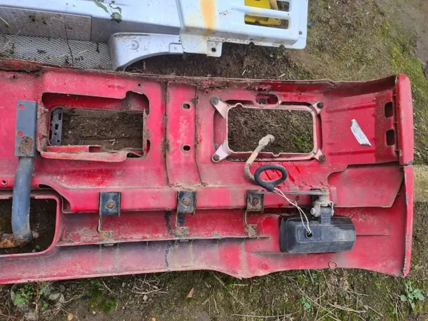 Pare-chocs avant OEM 20386791 pour Volvo FL6 00-06 image 7