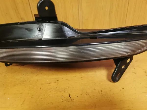 Intermitente derecho OEM 261306376R para Renault Megane IV image 4