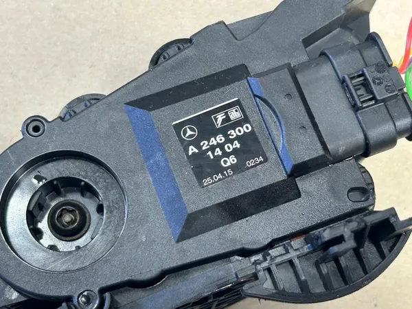 INFINITI Q30 MERCEDES GLA Kaasupoljin A2463001404 image 4