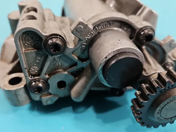 Bomba de óleo Audi usada OEM 06H115105A para Q5 image 3