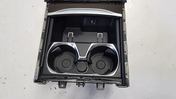 BMW 7-sarja G11 tunnelivarasto OEM 82778001 image 8