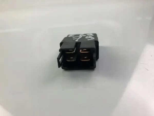 Relais Honda OEM RC2225 pour Accord V (1994) image 3