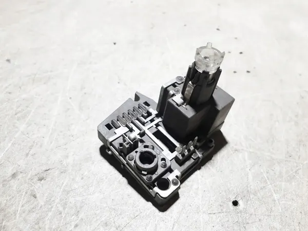 Conector Lanterna Traseira Audi A6 OEM 89037090 - Usado image 2