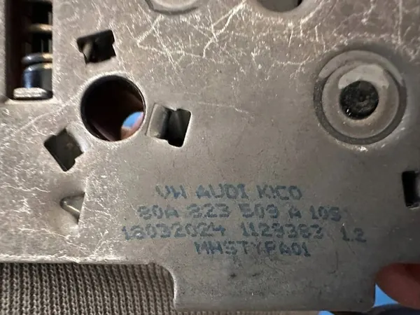 Huvlås Audi Q5 80A823509A image 3