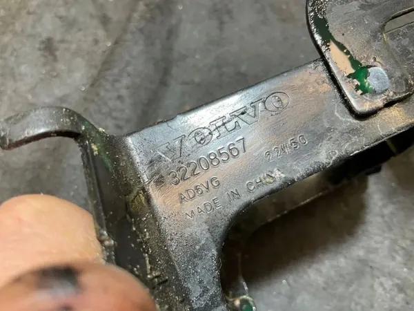 Piezas del vano motor Volvo OEM 22W50 image 4