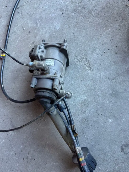 Remklep OEM 20456400 onder pedaal Volvo FH FM image 2