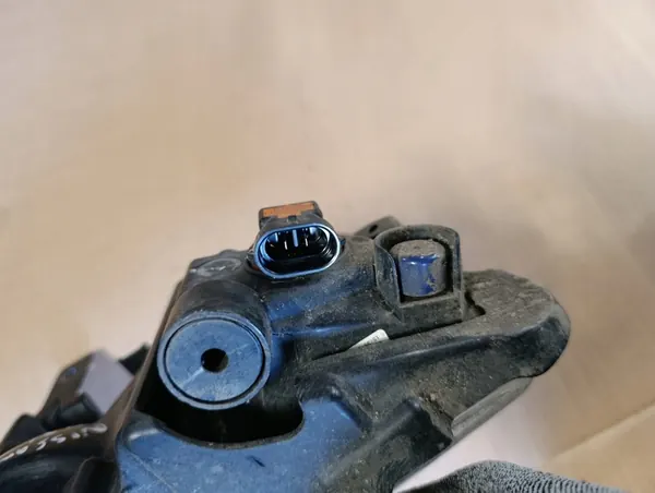 Suporte de farol de neblina dianteiro direito Nissan Qashqai II image 3