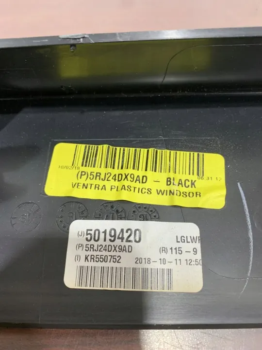 Chrysler Pacifica bagageluckfoder OEM 597417 image 4