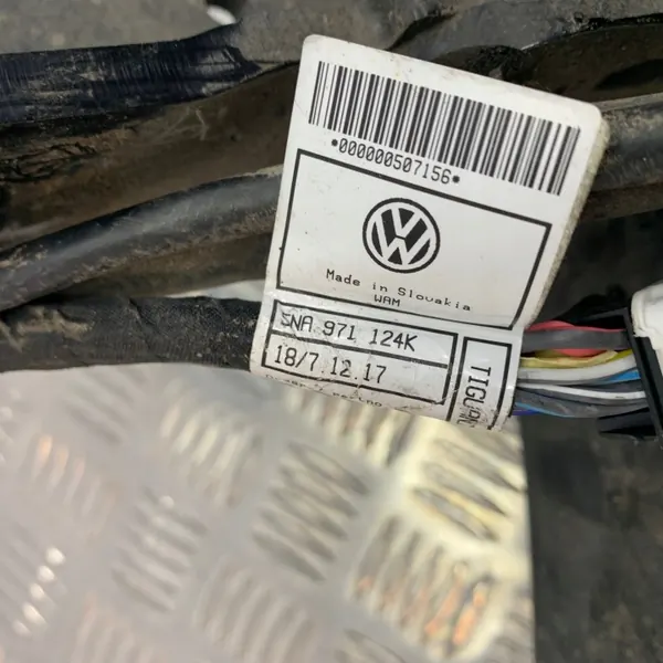 Engate Reboque VW Tiguan II OEM 5NA803881F - Usado image 9