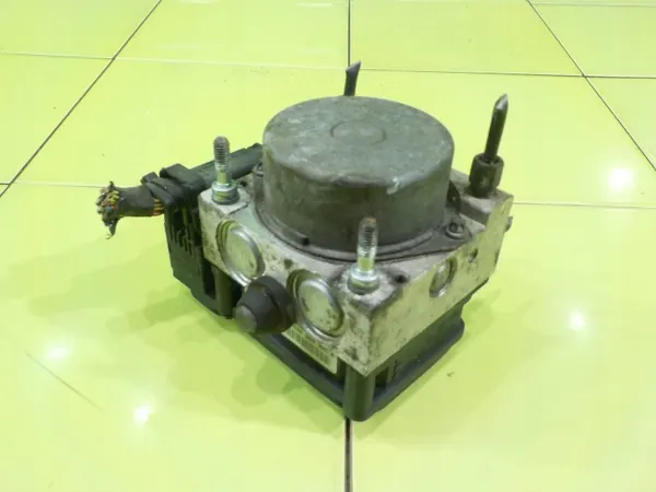 Bomba ABS Fiat OEM 56110-79J00 Estado Usado image 2