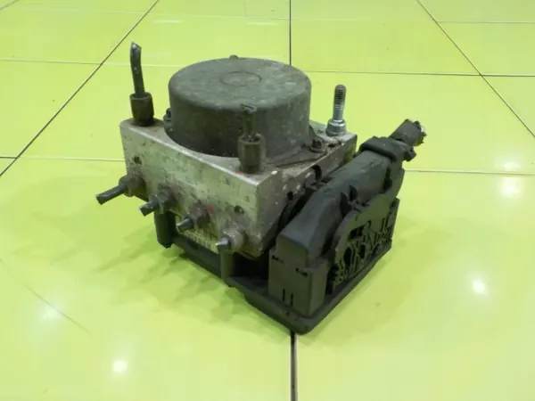 Bomba ABS Fiat OEM 56110-79J00 Estado Usado image 3