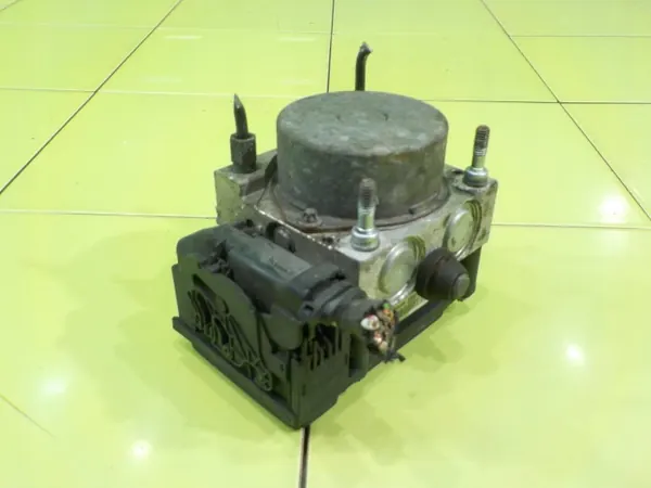 Bomba ABS Fiat OEM 56110-79J00 Estado Usado image 4