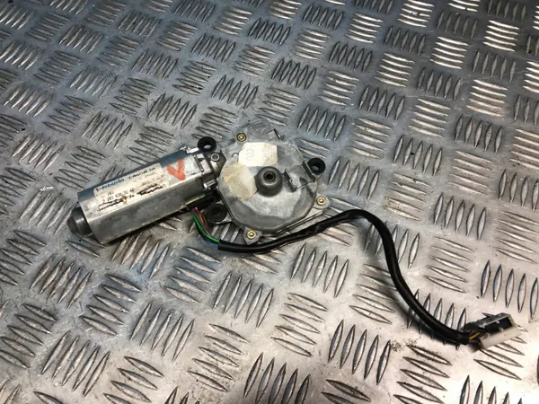 Moteur de toit ouvrant Mercedes OEM A2038203242 - Occasion image 2
