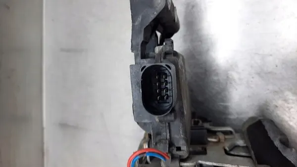 Linke Vordertürschloss Volkswagen Passat B5 1J0837867 image 4