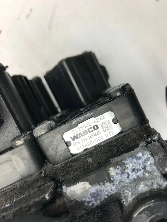 Vanne de suspension pneumatique MAN TGX TGS 81259026240 image 5