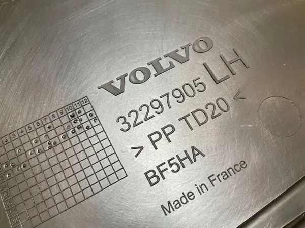Pièce de finition Volvo OE OEM 32297905 d'occasion image 5