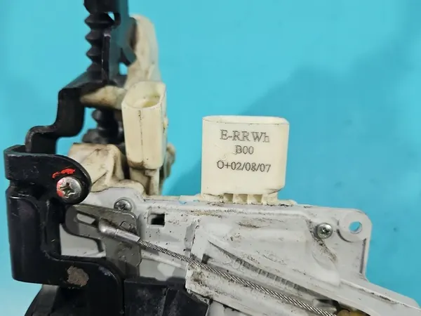 Rechtes Vorderes Schloss 7+2 Pin Audi A8 D3 image 10