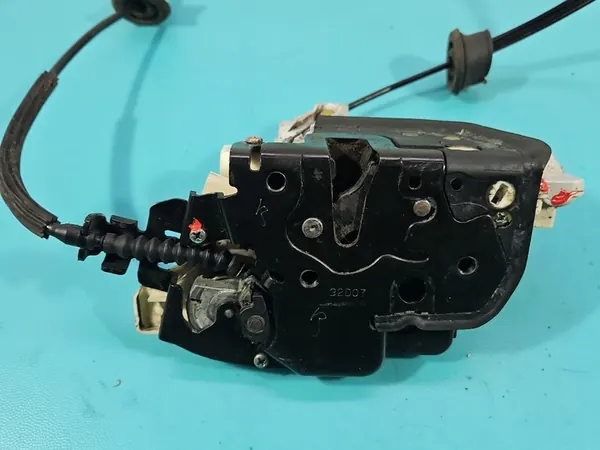 Rechtes Vorderes Schloss 7+2 Pin Audi A8 D3 image 3