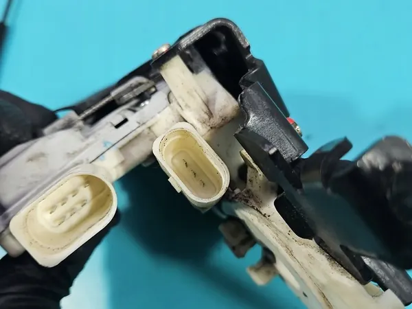 Rechtes Vorderes Schloss 7+2 Pin Audi A8 D3 image 6