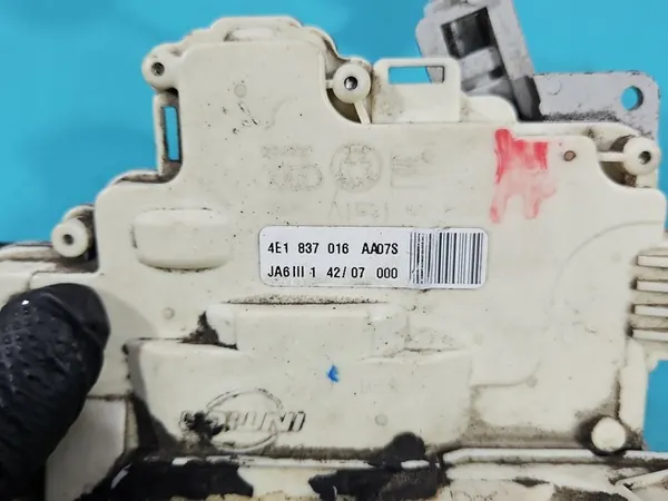 Rechtes Vorderes Schloss 7+2 Pin Audi A8 D3 image 9