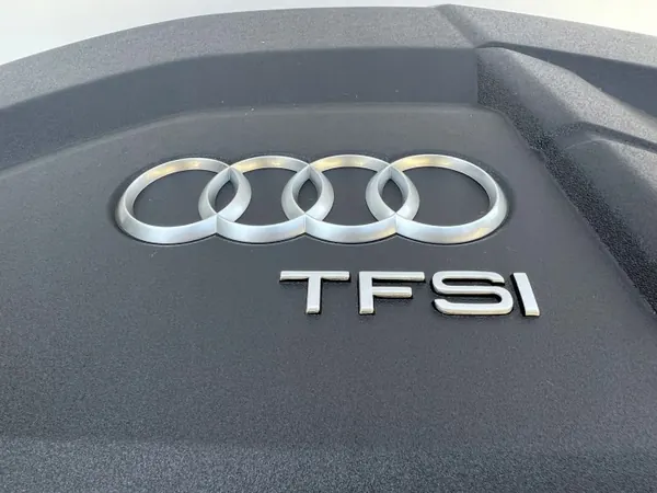 OEM 04E103925E Moottorikansi Audi A4 B9/A5 F5 1.4 TFSI image 3