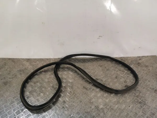 Jeep Compass takaluukun tiiviste OEM FOB19125 image 2