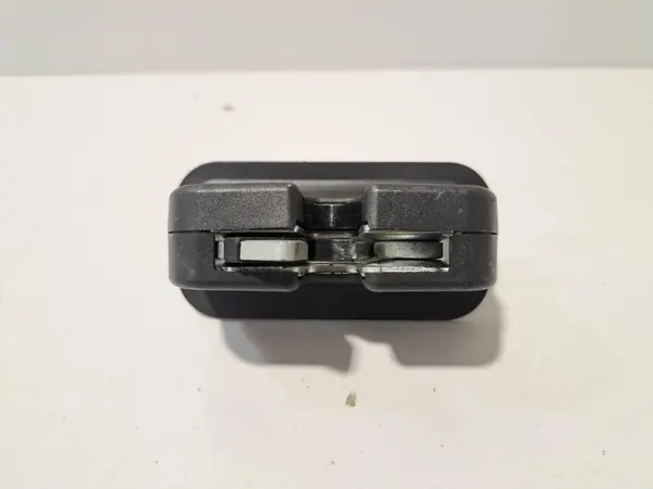 Encosto de cabeça traseiro BMW M8 OEM 7465727 - Usado image 4
