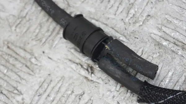 Kraftstoffleitung VW TOUAREG 4.2TDI 057130297D image 3