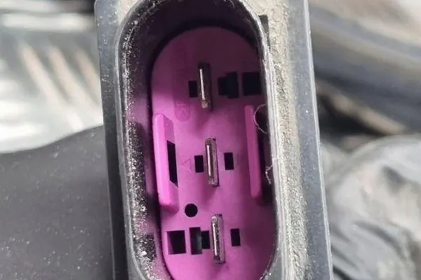 Framstötfångare VW FOX 1.2L bensin 2006 OEM 6Q0121207L image 2