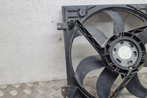 Framstötfångare VW FOX 1.2L bensin 2006 OEM 6Q0121207L image 3