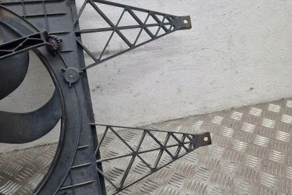 Framstötfångare VW FOX 1.2L bensin 2006 OEM 6Q0121207L image 6