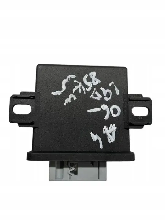 Audi A3 Sportback Ajovalomoduuli OEM 8P0907357 image 2