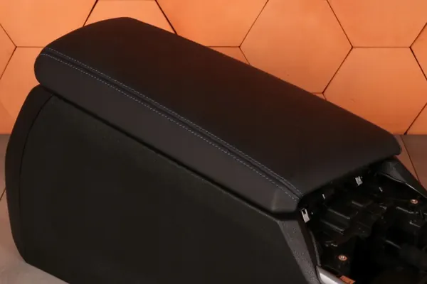 Reposabrazos central OEM 6996833 Vernasca negro BMW image 7