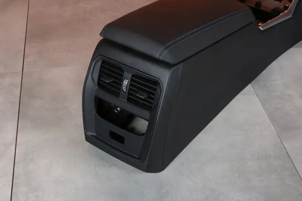 Reposabrazos central OEM 6996833 Vernasca negro BMW image 9